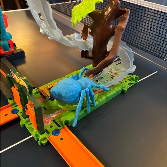 Hot Wheels City Ultimate Garage Accessory Sets - Picture 4 of 11